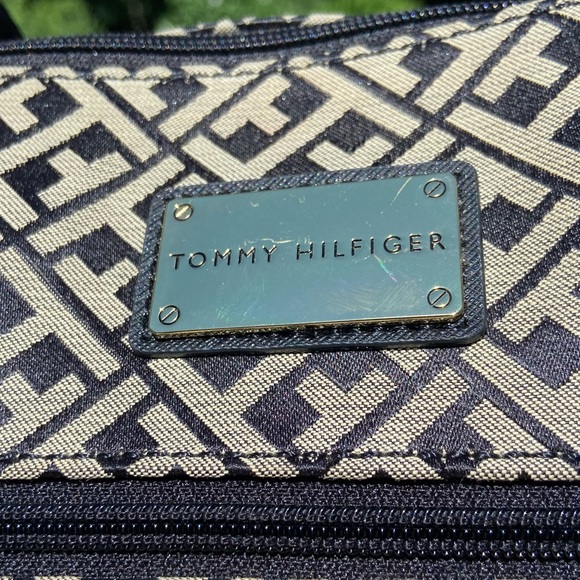 Tommy Hilfiger Signature Logo Handbag - Picture 5 of 11